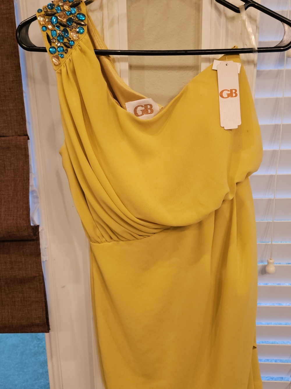 Gianni Bini One-Shoulder Yellow Evening Dress with Embellished Shoulder
